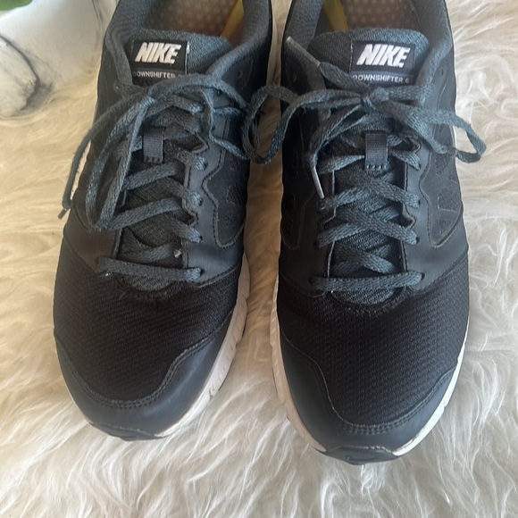 Nike Downshifter 6 Men’s Black/White Running Gym Shoe Sneaker Size 9.5 - Picture 8 of 15